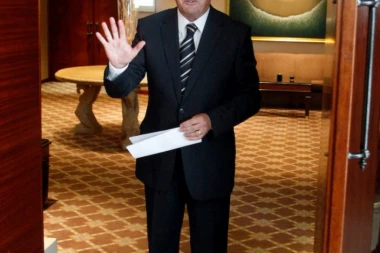 (VIDEO) Uvek za Srbiju i pravdu, uvek protiv fašista iz Španije: Antić zbog izjave o Karadžiću platio kaznu od 12.000 evra!