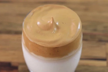 (VIDEO) Ceo svet je oduševljen ovom kremastom kafom: Evo kako sami možete da je spremite