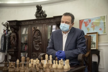 Crna Gora na ivici bratoubilačkog rata: U istoriji nije zabeleženo da neko hapsi vladiku SPC