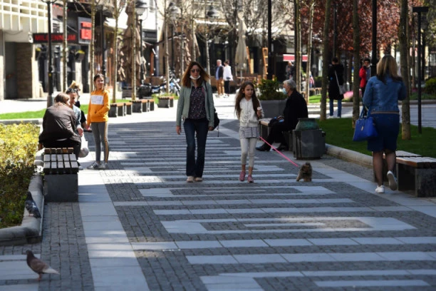 DANAS SUNČANO I TOPLO VREME! Tokom noći obrt!