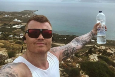 Umalo izbegnuta tragedija: Legendarni fudbaler Liverpula doživeo tešku saobraćajnu nesreću!