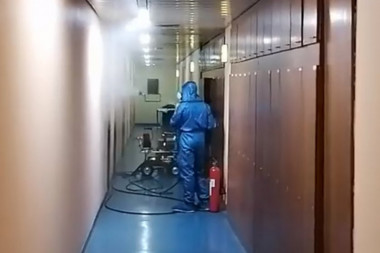 "Sterilisano" od poda do plafona: Ruski specijalci dezinfikovali Zdravstveni centar u Vranju
