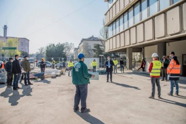 (FOTO) Brža dijagnostika "kovida 19": Ministar Lončar obišao novu laboratoriju u Kliničkom centru Srbije