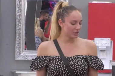 (VIDEO) PRIČA SE DA VRAČA MILJKOVIĆU: Luna uplakana uletela u garderober pa ko pomahnitala radila OVO sa Markovim stvarima!