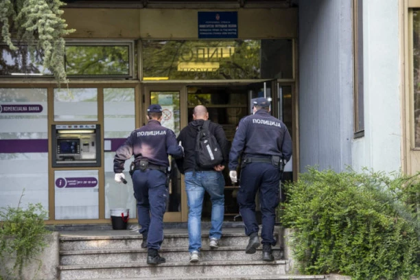 DOLIJAO RAZBOJNIK U SUBOTICI: Izvadio pištolj u zlatari i pokušao pljačku, ali onda se desilo nešto NEOČEKIVANO!