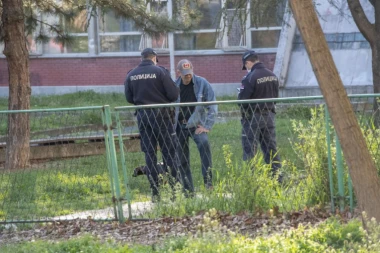 UŽAS! Igrajući se, deca pronašla BOMBU kod kasarne