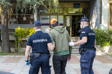 DOLIJALI DILERI: Somborska policija zaplenila 12,6 kilograma marihuane!