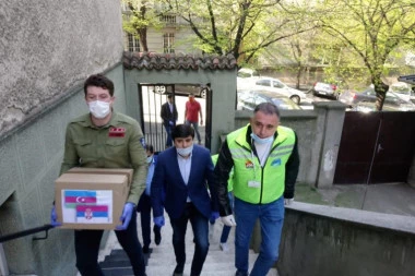 Ambasada Azerbejdžana donirala pakete pomoći najugroženijima na Savskom vencu