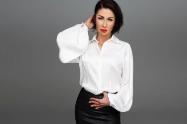 SUZANA PERIĆ IZDOMINIRALA U PARIZU! Srpska dizanjerka na reviji prisutne ostavila u šoku! Publika oduševljena onim što je videla! (VIDEO)