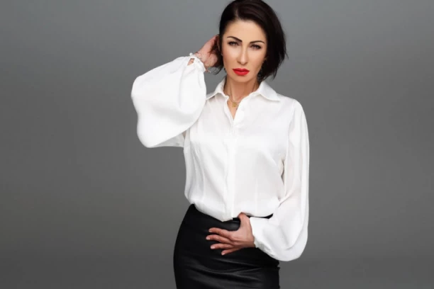 SUZANA PERIĆ IZDOMINIRALA U PARIZU! Srpska dizanjerka na reviji prisutne ostavila u šoku! Publika oduševljena onim što je videla! (VIDEO)