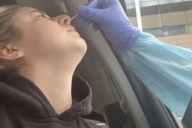 (VIDEO) Tinejdžerka snimila ono što svi želimo da saznamo: OVAKO izgleda TESTIRANJE NA KORONAVIRUS!