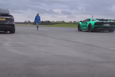 (VIDEO) Sudar titana: Tesla i Lambordžini jedan protiv drugog
