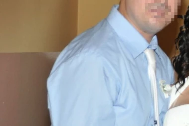 Ovo je policajac koji je uhapšen zbog falsifikovanih znački: Sa saradnikom pao na ugovorenom mestu prodaje