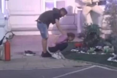 (VIDEO) GUŠILA SE U SVOJOJ POVRAĆKI, MARKO JOJ DRŽAO GLAVU: Luni POZLILO!