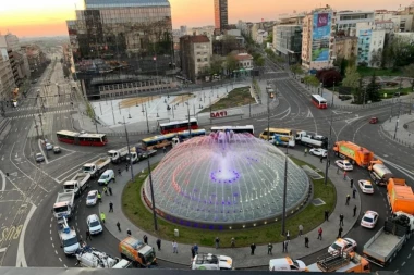 (FOTO) Podrška lekarima: Zaorio se aplauz predstavnika gradskih komunalnih preduzeća Slavijom