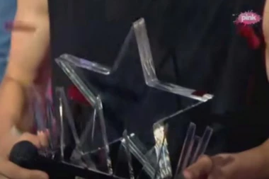 ODUVAO JE NA PEŠAČKOM PRELAZU: Majka Pinkove Zvezdice imala JEZIVU SAOBRAĆAJKU!