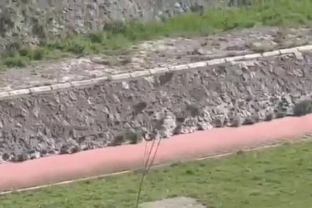 (VIDEO) Crveni se Lepenica u Kragujevcu! Često menja boje, preti ekološka katastrofa