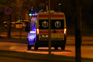 SAOBRAĆAJKA U CENTRU BEOGRADA: Sudarila se dva automobila, hitna pomoć na terenu!