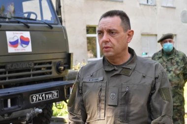 Ministar Vulin: Po naređenju vrhovnog komandanta, celokupna martovska klasa dobila unapređenje