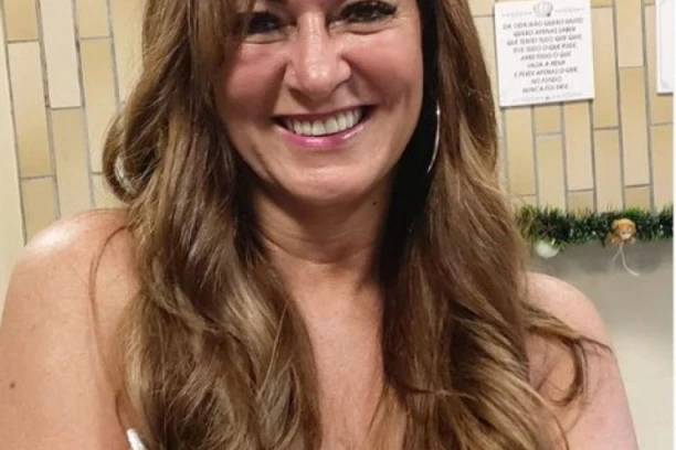 Kraj romanse: Nejmarova majka raskinula sa 30 godina mlađim dečkom, jer je otkrila njegovu veliku TAJNU!