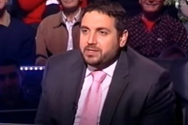 NI "V" OD VODITELJA KAKVOG GA PAMTIMO: Evo kako danas izgleda ZEKA MILIONER, skroz se zapustio!