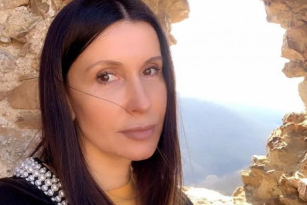 HITNO UPUĆENA U BOLNICU: Snežana Dakić umalo doživela MOŽDANI UDAR, doktori joj nisu videli PROTOK KRVI U KAROTIDI!