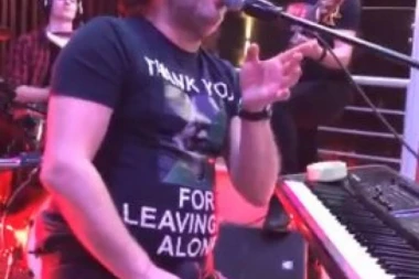 Spektakularni koncert na terasi pratilo preko 25.000 ljudi: Lukas posvetio pesmu bolesnom Džeju!