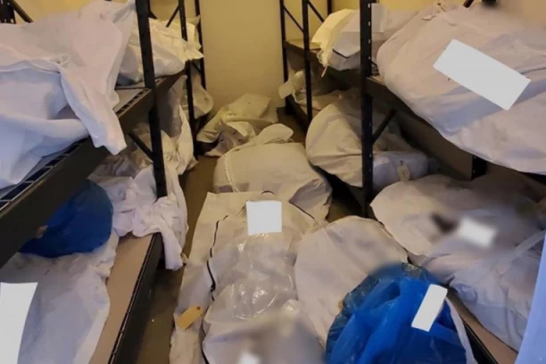 (FOTO) ARMAGEDON U DETROITU: Leševe preminulih od korone stavljaju u plastične kese! Evo gde ih potom odlažu!