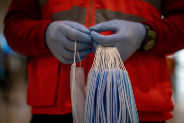 Čim se ukine vanredno stanje, maske će moći da poskupe?!