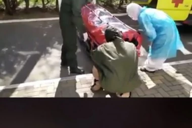 (VIDEO) Kao u horor filmu: Pogledajte kako ruska hitna pomoć transportuje dečaka zaraženog koronom