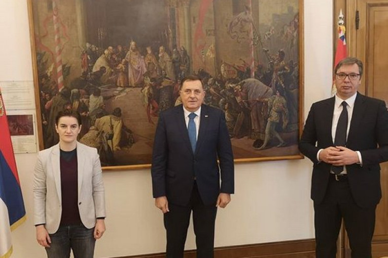 Predsednik Srbije sa Miloradom Dodikom: Narednih dana još značajnija pomoć za RS!