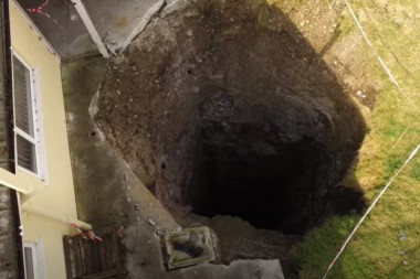(VIDEO) Kada su kopali dvorište usledio je ŠOK, dubok čak 90 metara!