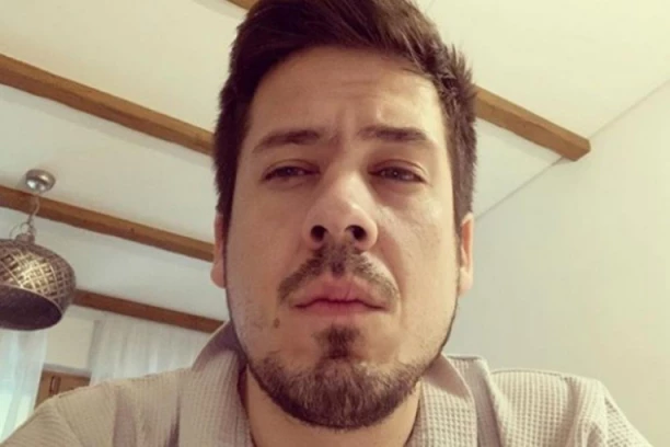 NIKOLA ROKVIĆ NOKAUTIRAN! Poznati pevač dobio BATINE, okušao sreću u OPASNOM sportu i pao ko SVEĆA! (FOTO)