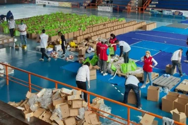 Mozzart u Ćupriji nastavio akciju  podele paketa pomoci najugroženijima