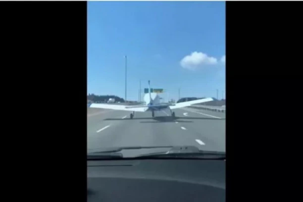 (VIDEO) Vozači u šoku: Pokvareni avion sleteo pravo na auto-put!