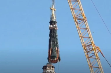 (VIDEO) Uklonjen vrh Zagrebačke katedrale, oštećen u zemljotresu
