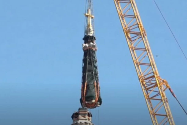 (VIDEO) Uklonjen vrh Zagrebačke katedrale, oštećen u zemljotresu