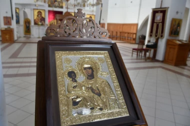 DANAS SE SLAVI IKONA PRESVETE BOGORODICE TROJERUČICE