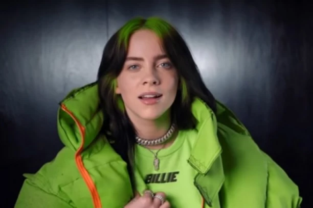 PEVAČICA ZBOG SVOG OPREDELJENA PROLAZI KROZ TORTURU: Priznala da je privlače žene, pa IZGUBILA vrtoglavu cifru pratilaca!