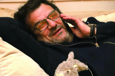 Spremite se za spektakl! Lukas na Toxic TV peva uz podršku Snežane Đurišić!