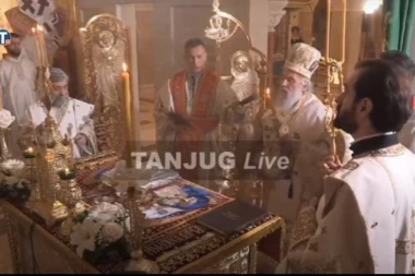 (VIDEO) Hristos Vaskrse! Patrijarh Irinej služi liturgiju u kripti Hrama svetog Save