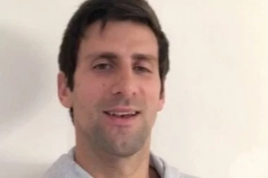 (FOTO) Uskršnja čestitka na ćirilici Novaka Đokovića i u bojama Srbije: Bog vas sve Blagoslovio...