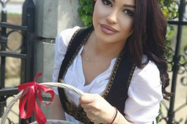 Porodica i Vaskrs bitniji od svega: Aleksandra Mladenović dokazala da je sasvim obična devojka i oduševila naciju!