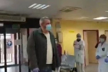 (VIDEO) Teška vremena rađaju HEROJE: Taksista vozio pacijente u bolnicu GRATIS, a lekari su mu OVAKO zahvalili!