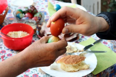 ZA VASKRS SE JEDE JAGNJE, A JAJA SE NE FARBAJU NA VELIKI PETAK? Etnolog otkriva: Jaja se nikako ne bacaju, EVO ŠTA SA NJIMA TREBA URADITI!