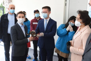 Kineski stručnjak otkrio: Evo zašto se laboratorija u Srbiji zove "Vatreno oko"!