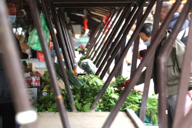 HOROR NA PORODIČNOM ODMORU: Laura UBIJENA, deca teško povređena -  Pucali na njih nasred ulice, muž skrhan od bola!