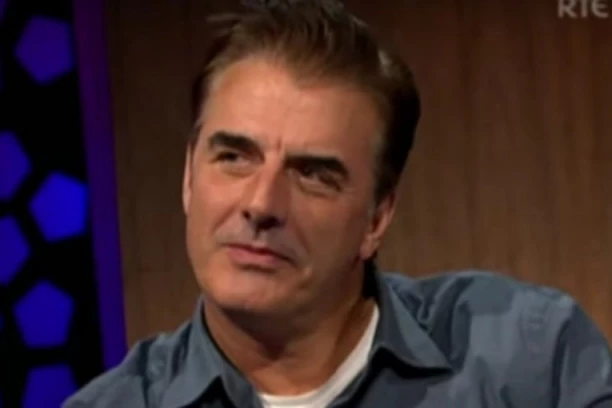 Obožavateljke ga se sad plaše: Zverka iz serije "Seks i grad" obrijao glavu i izgleda jezivo, oglasila se čak i Sara Džesika Parker!