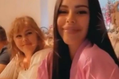 (VIDEO) SAMO ZA NJENU SNAHU: Ceca na porodičnom ručku uradila nešto što je Bogdaninoj majci izmamilo osmeh na licu!