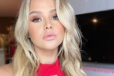 (FOTO) Atraktivna plavuša objavila seriju vrućih fotografija: Od većine će vam zastati dah!